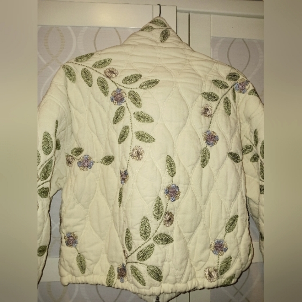 BlankNYC Floral Embroidered Quilted Jacket Full Zip - Picture 12 of 16